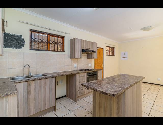 2 BEDROOM APARTMENT FOR SALE IN RANDPARK RIDGE